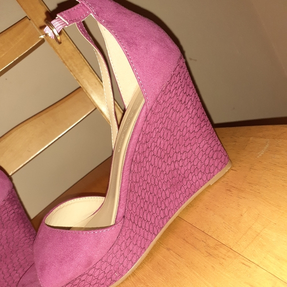 Open Toe Wedged Heels - Picture 5 of 9